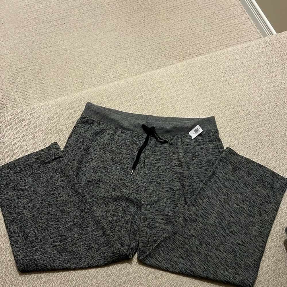 NWT - Old Navy - High-waisted Cropped Straight Sweatpants. Size XL.